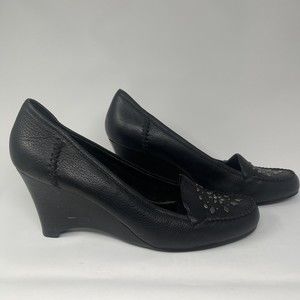 LIZ CLAIBORNE FLEX Womens 9 1/2 Leather WOODSTOCK Studded Wedge Pumps (BLACK)